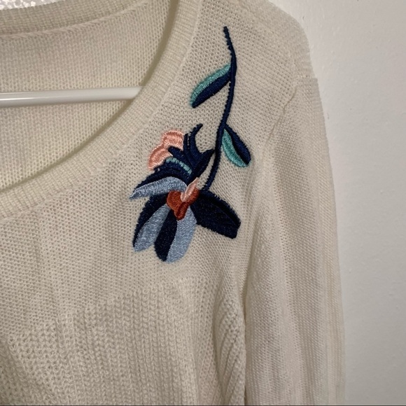 St. John’s Bay Crewneck Sweater Embroidered Floral - Picture 6 of 11